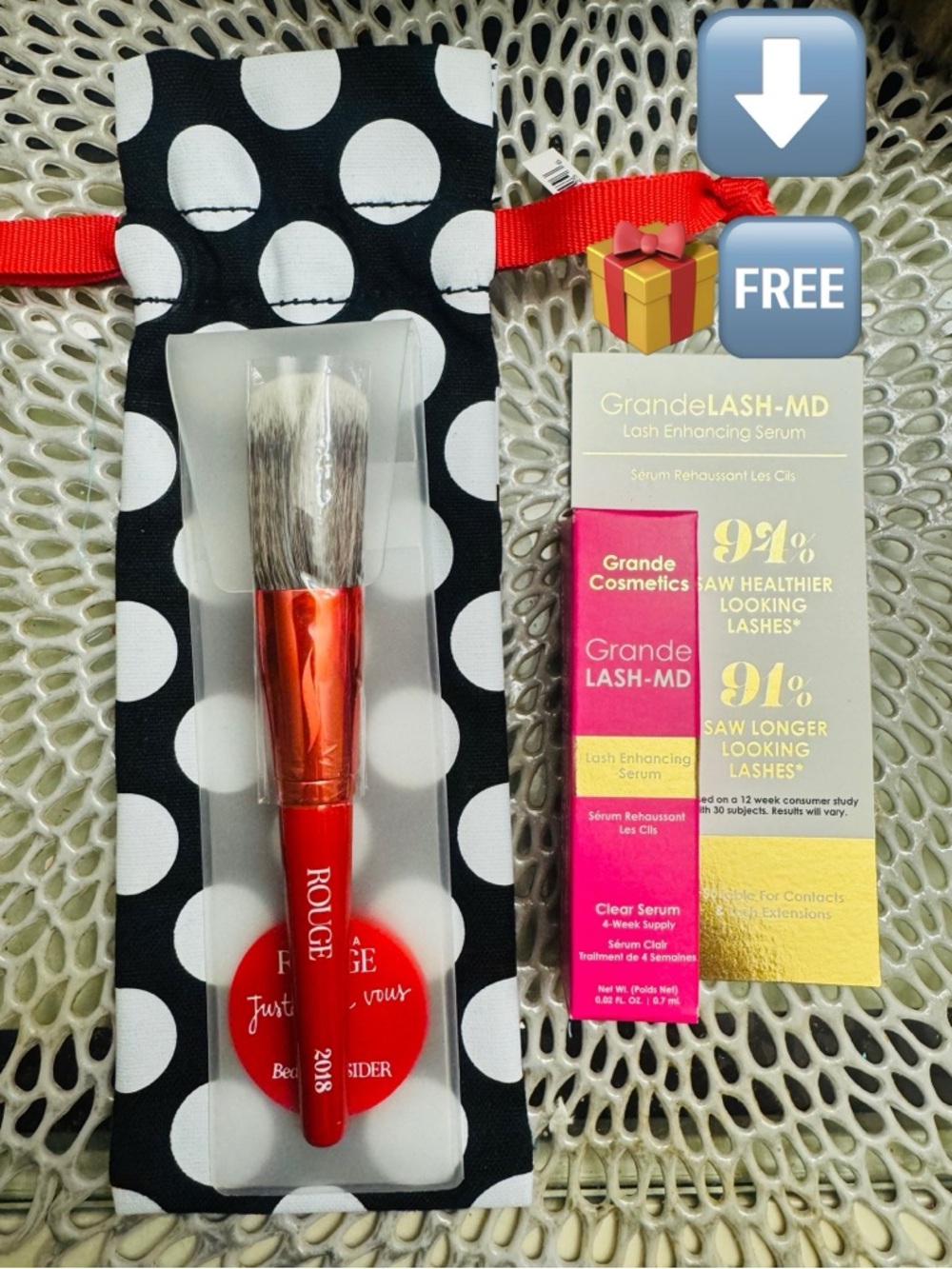 Sephora Rouge Red Powder Brush with White Bristle Tip